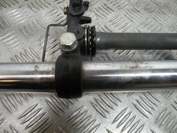 Fourche YAMAHA 125 YBR 4t -2010-