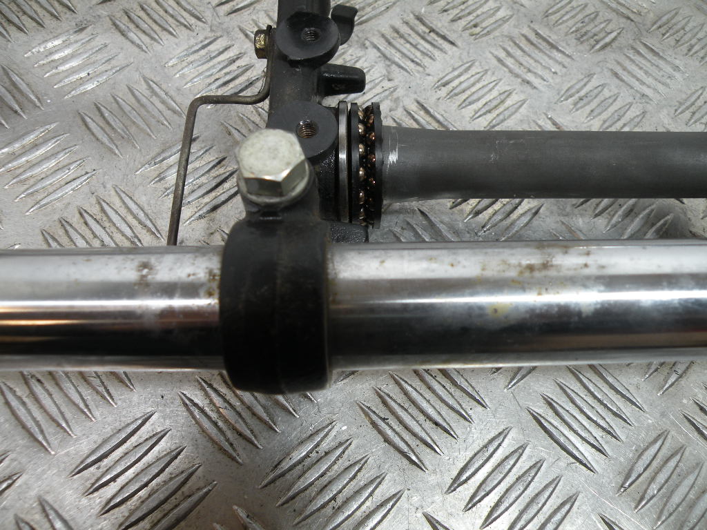 Fourche YAMAHA 125 YBR 4t -2010-
