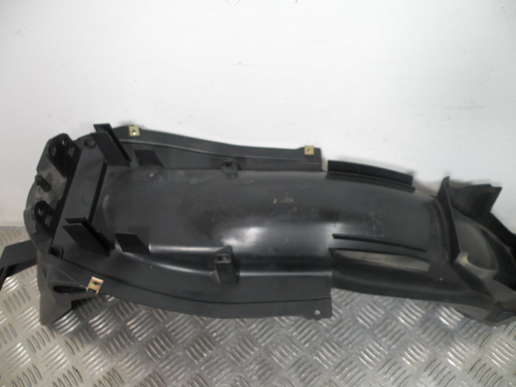 Passage de roue arrière YAMAHA 125 YBR 4t -2010-