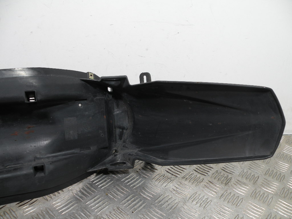 Passage de roue arrière YAMAHA 125 YBR 4t -2010-