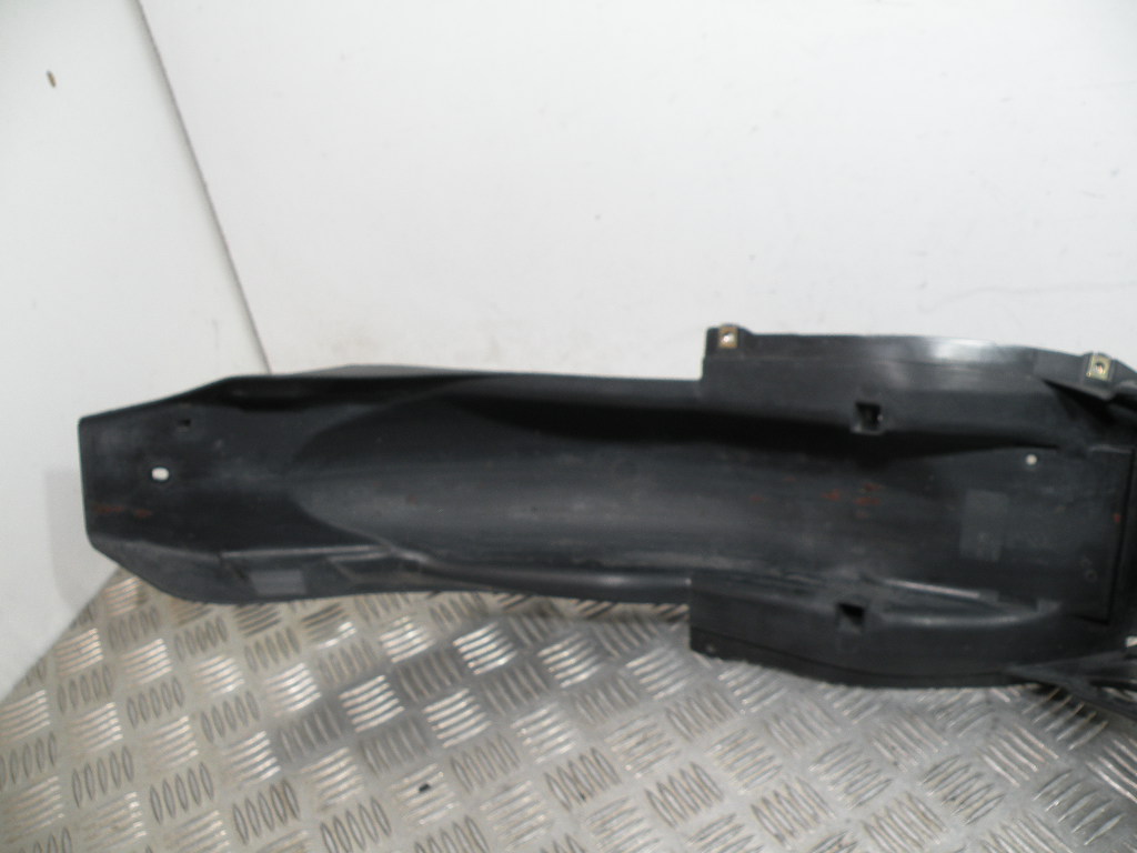 Passage de roue arrière YAMAHA 125 YBR 4t -2010-