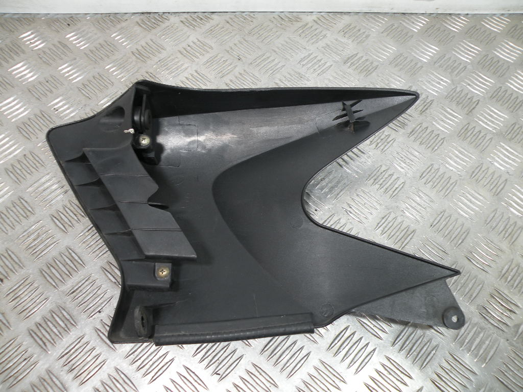 Carénage de réservoir droit YAMAHA 125 YBR 4t -2010-