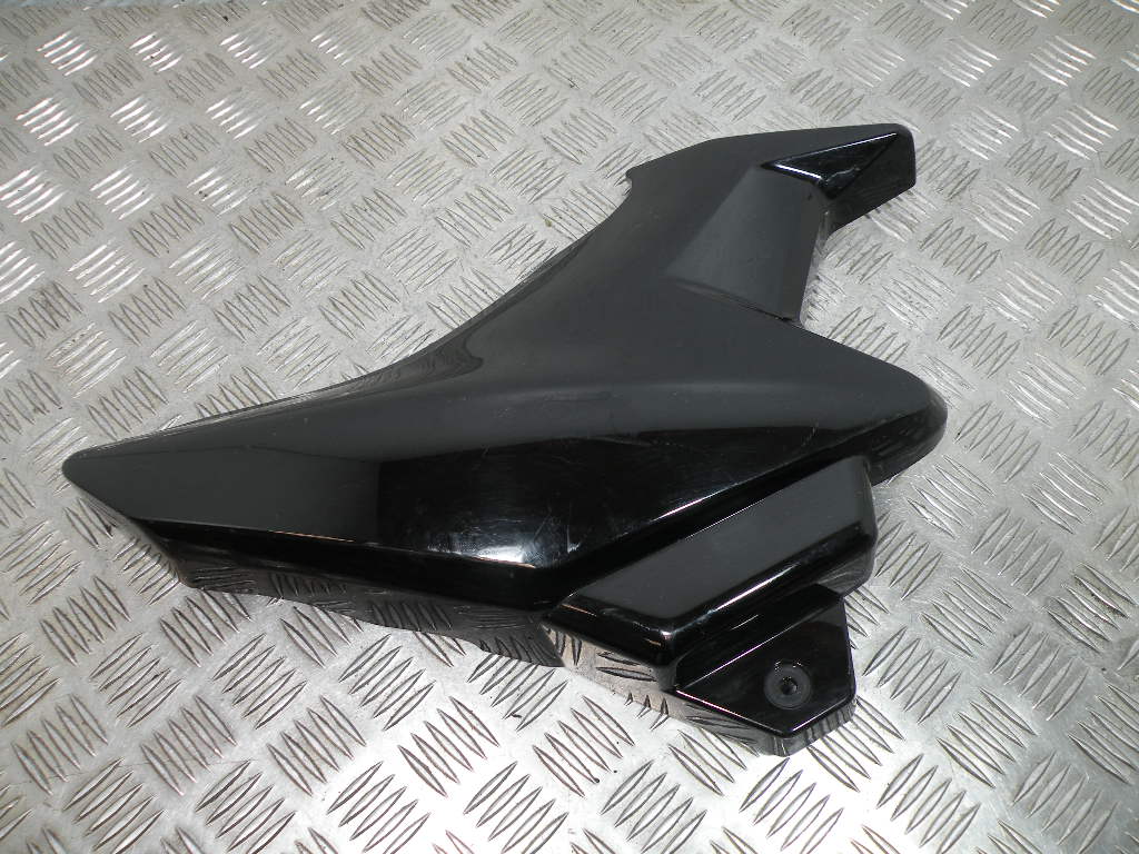 Carénage de réservoir droit YAMAHA 125 YBR 4t -2010-