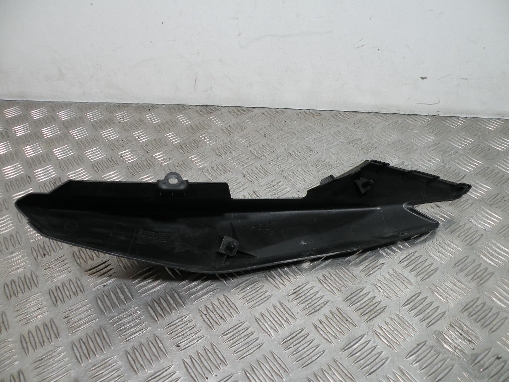 Carénage arrière droit YAMAHA 125 YBR 4t -2010-