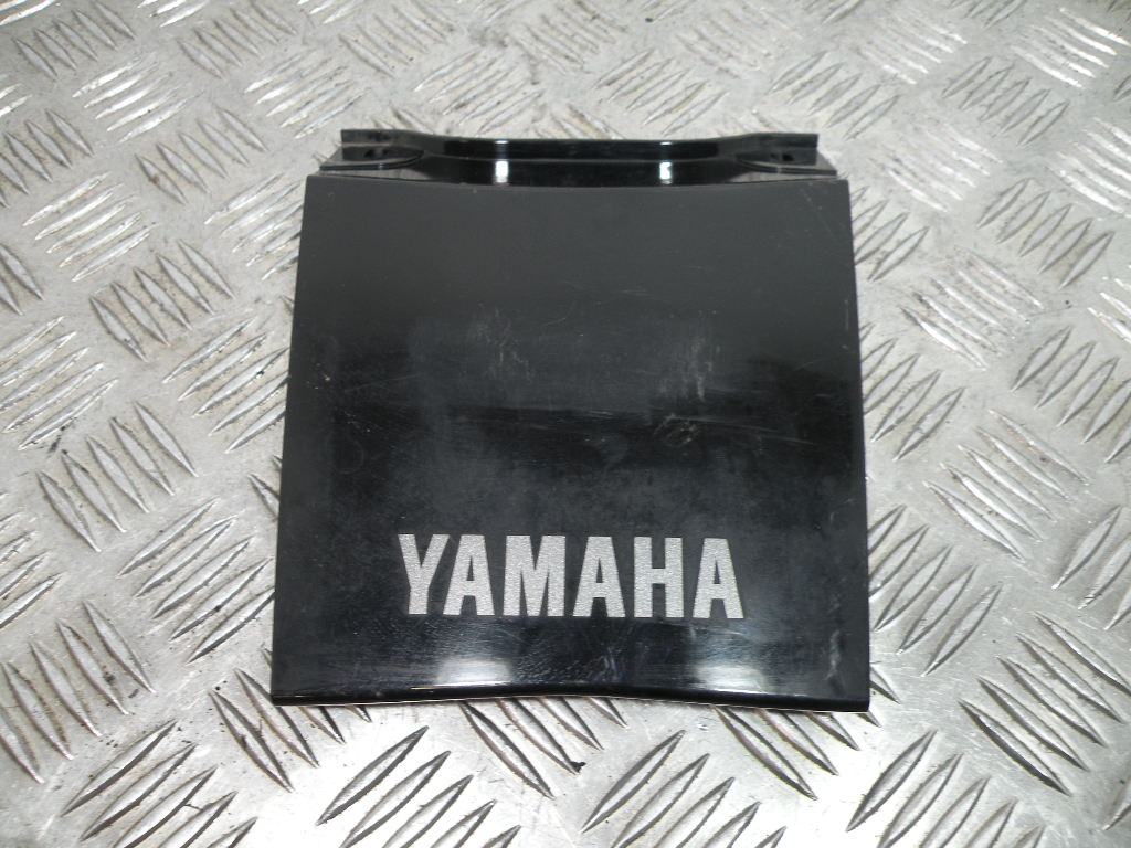 Fermeture de carénage arrière YAMAHA 125 YBR 4t -2010-