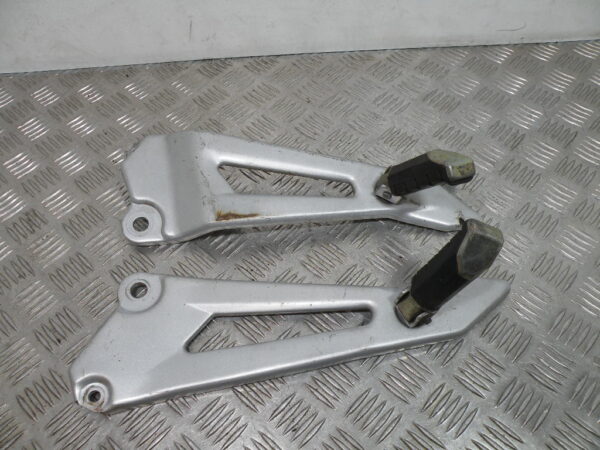 Platines repose pieds YAMAHA 125 YBR 4t -2010-
