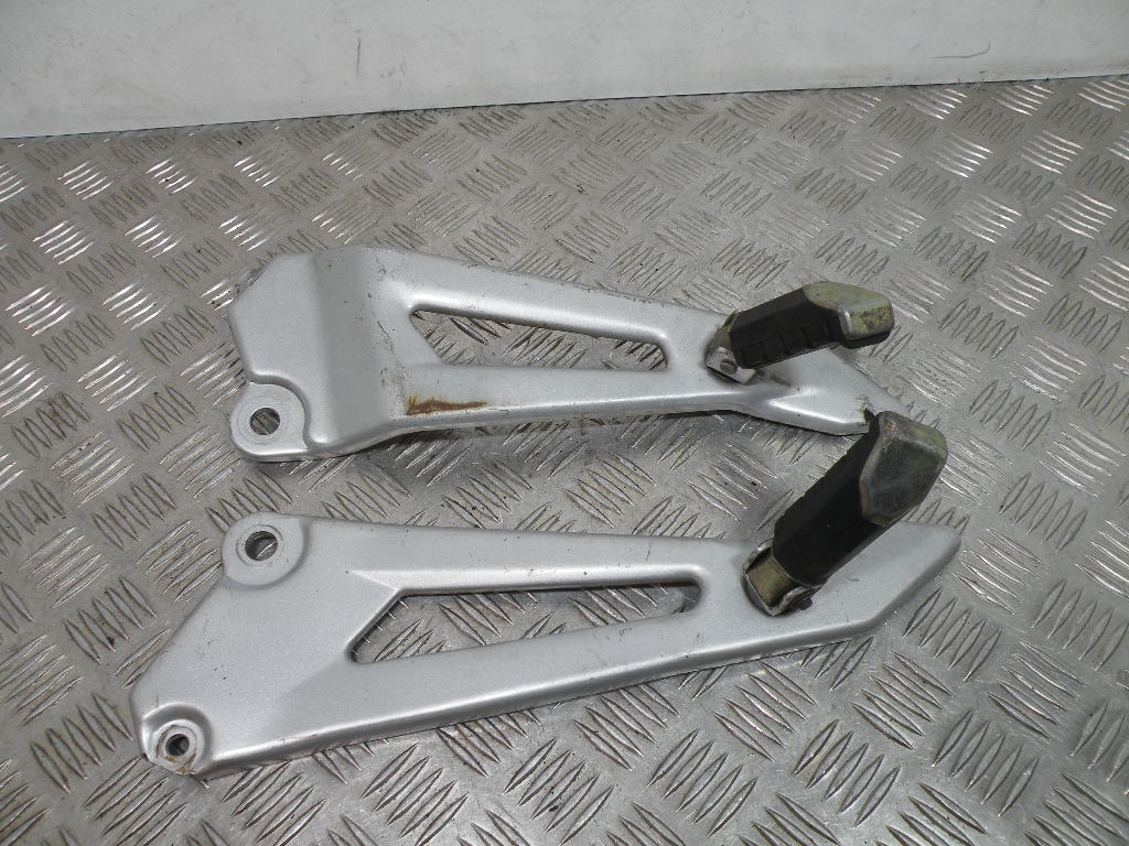Platines repose pieds YAMAHA 125 YBR 4t -2010-