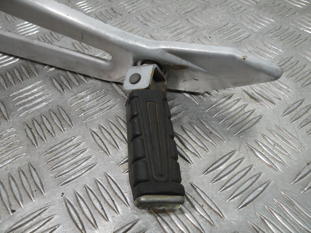 Platines repose pieds YAMAHA 125 YBR 4t -2010-