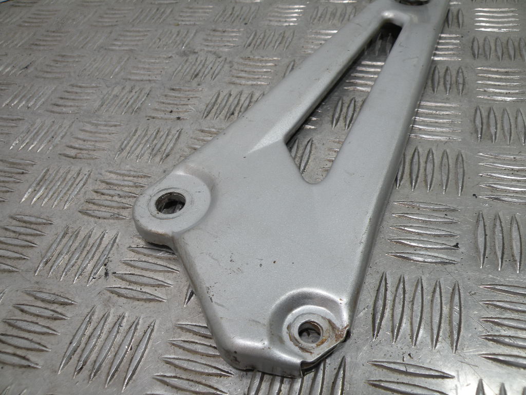 Platines repose pieds YAMAHA 125 YBR 4t -2010-