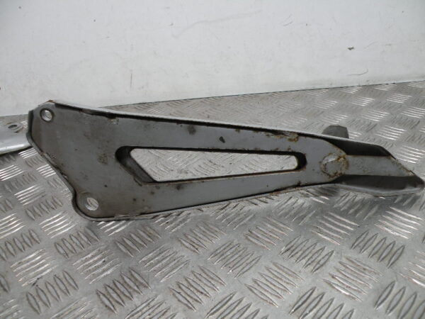 Platines repose pieds YAMAHA 125 YBR 4t -2010-