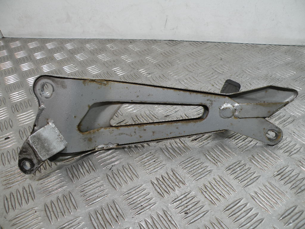 Platines repose pieds YAMAHA 125 YBR 4t -2010-