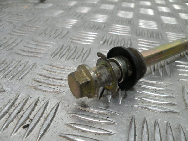 Axe de roue avant YAMAHA 125 YBR 4t -2010-