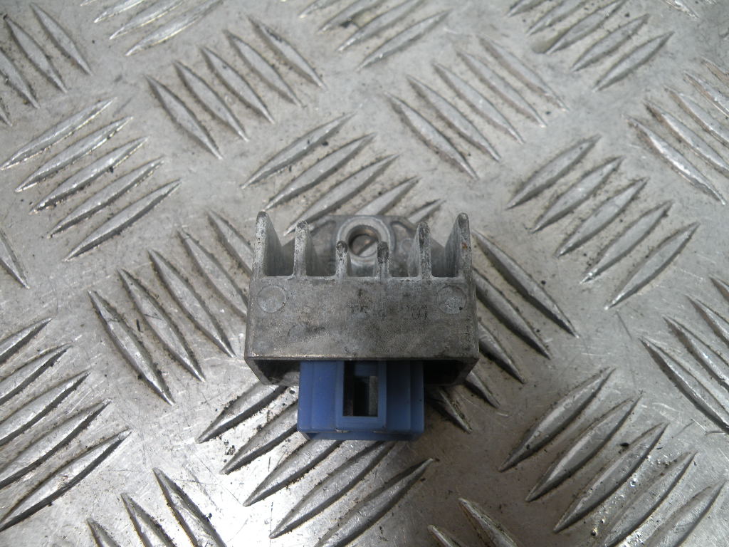 Régulateur de tension MBK 50 STUNT 2t -2007-