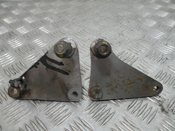 Platine de repose pied avant HONDA 125 SHADOW 4t -2000-