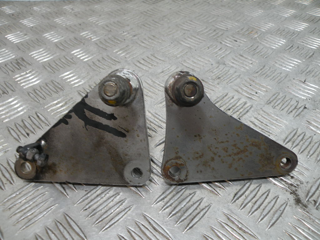 Platine de repose pied avant HONDA 125 SHADOW 4t -2000-