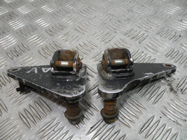 Platine de repose pied avant HONDA 125 SHADOW 4t -2000-