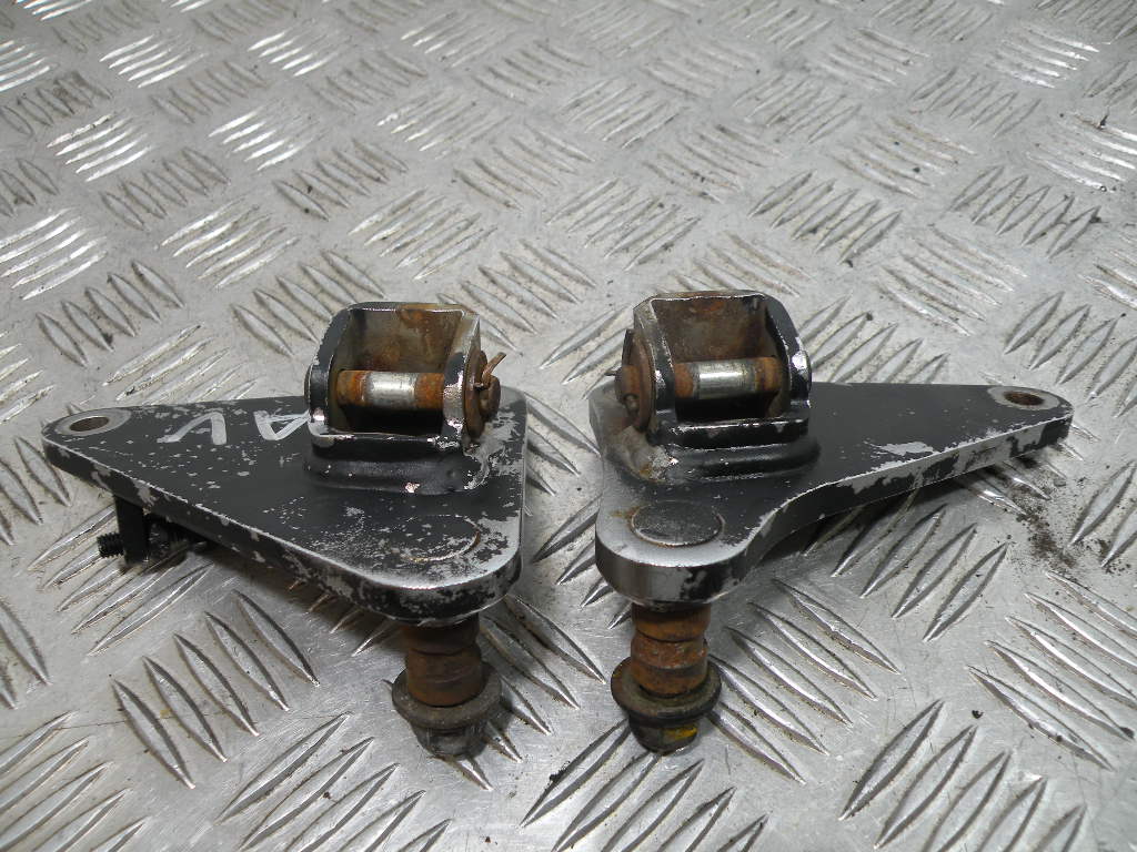 Platine de repose pied avant HONDA 125 SHADOW 4t -2000-