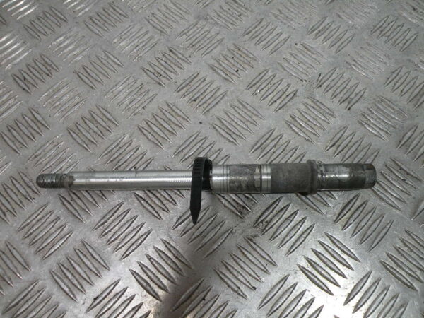 Axe de roue avant HONDA 125 SHADOW 4t -2000-