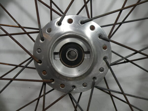 Roue avant SUZUKI 125 GN 4t -1994-