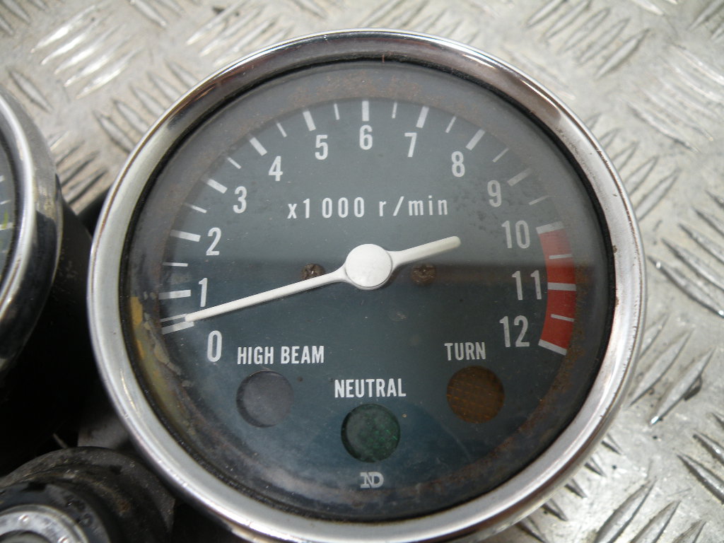 Compteur (66 325 km) SUZUKI 125 GN 4t -1995-