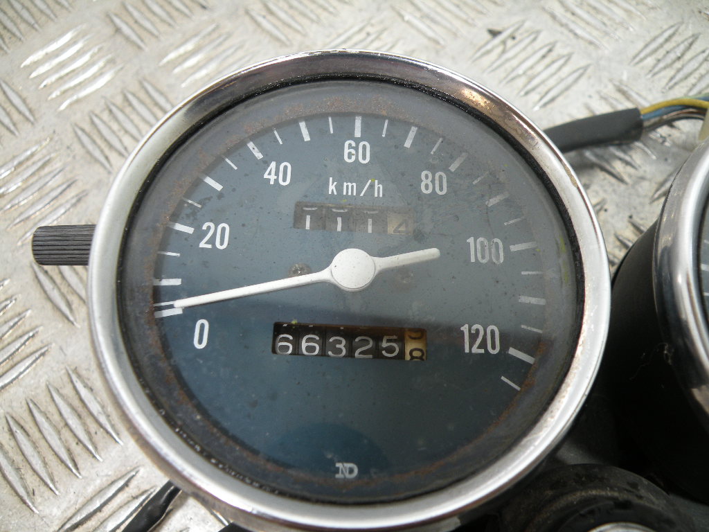 Compteur (66 325 km) SUZUKI 125 GN 4t -1995-