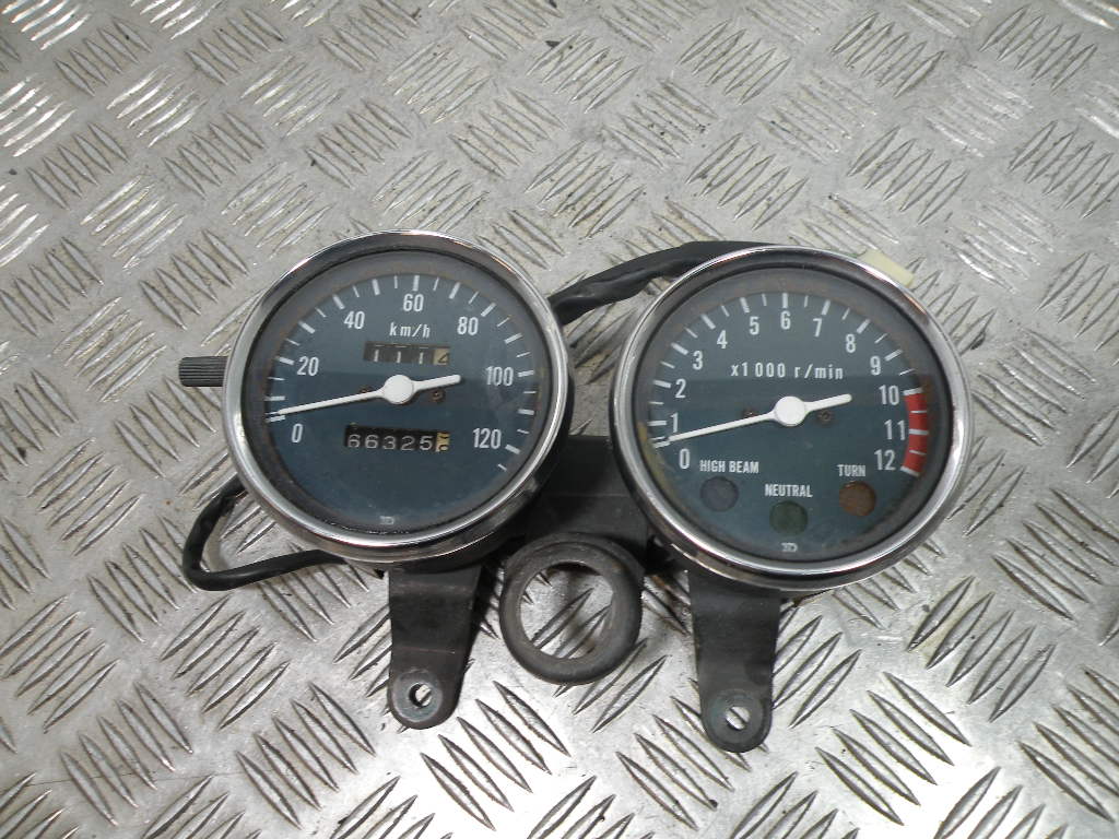 Compteur (66 325 km) SUZUKI 125 GN 4t -1995-