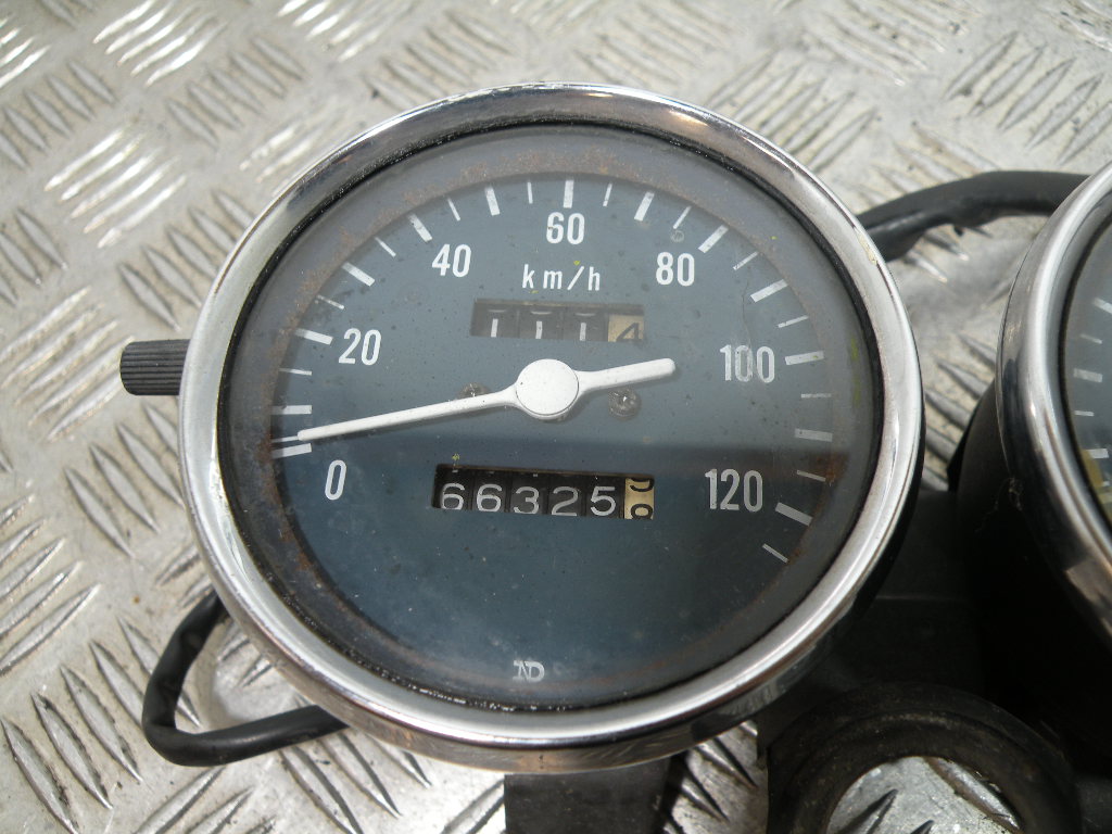 Compteur (66 325 km) SUZUKI 125 GN 4t -1995-