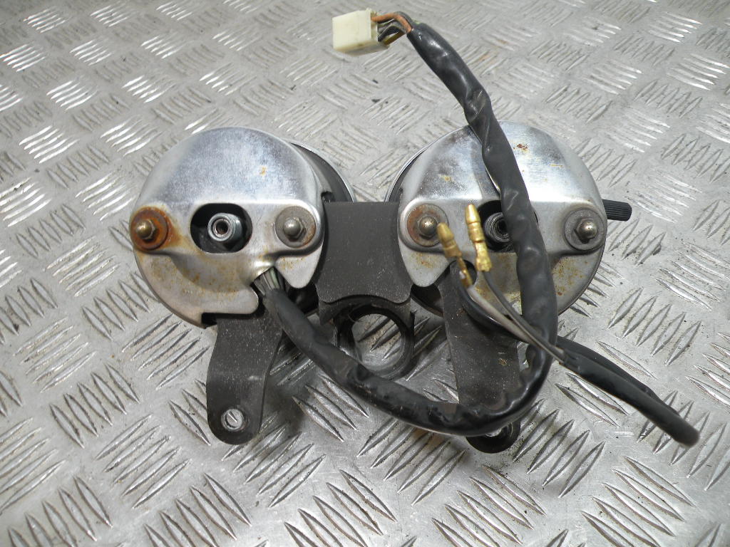 Compteur (66 325 km) SUZUKI 125 GN 4t -1995-