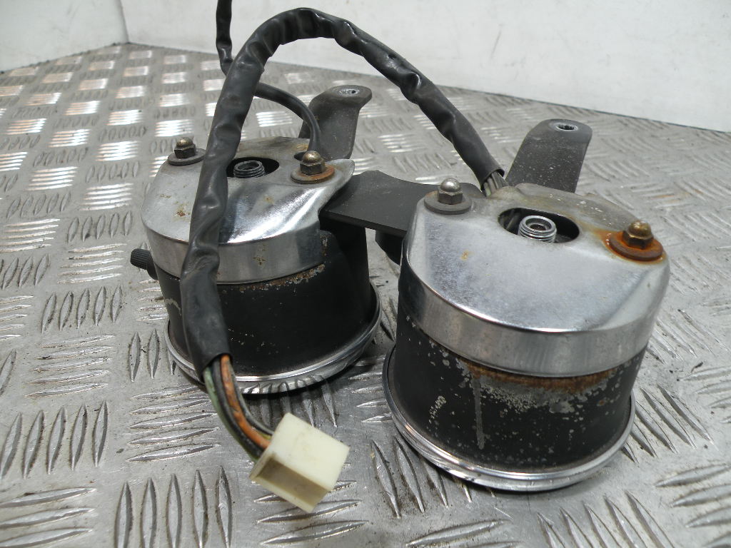 Compteur (66 325 km) SUZUKI 125 GN 4t -1995-