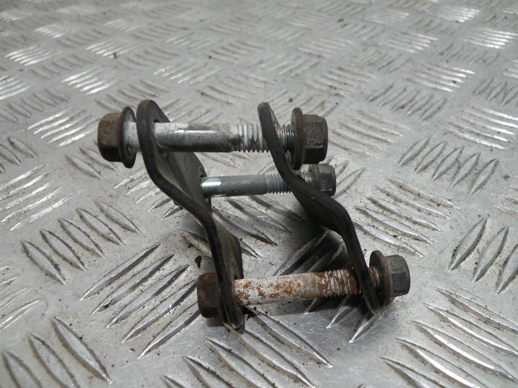 Fixation moteur SUZUKI 125 GN 4t -1994-