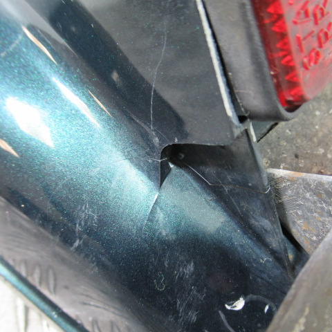 Feu et garde boue arrière YAMAHA 125 SR – 1998 –