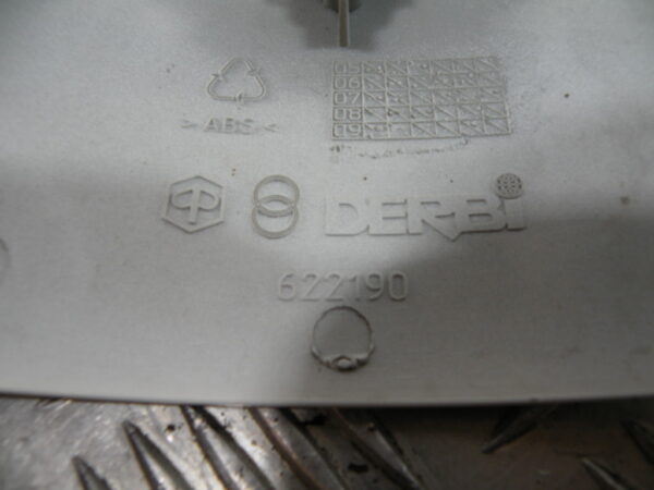 Carénage entourage guidon VESPA 50 LX 2t -2012-