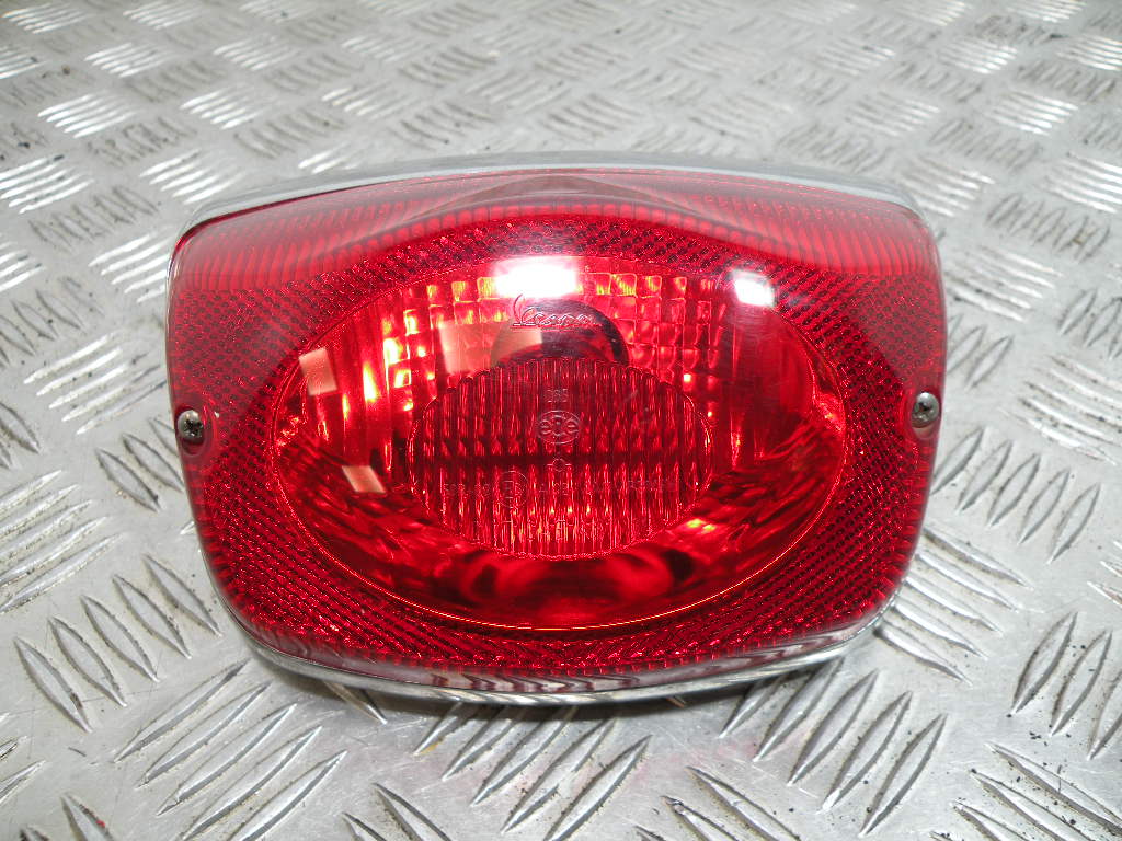 Feu arrière VESPA 50 LX 2t -2012-