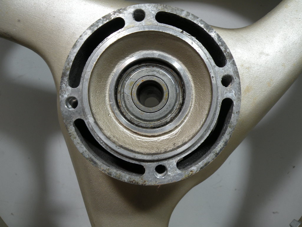 Roue arrière SUZUKI 750 GSXF 4t -1993-