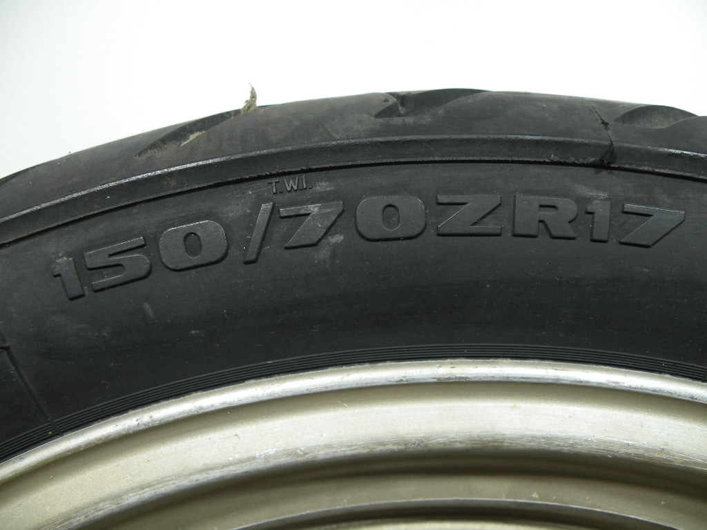 Roue arrière SUZUKI 750 GSXF 4t -1993-