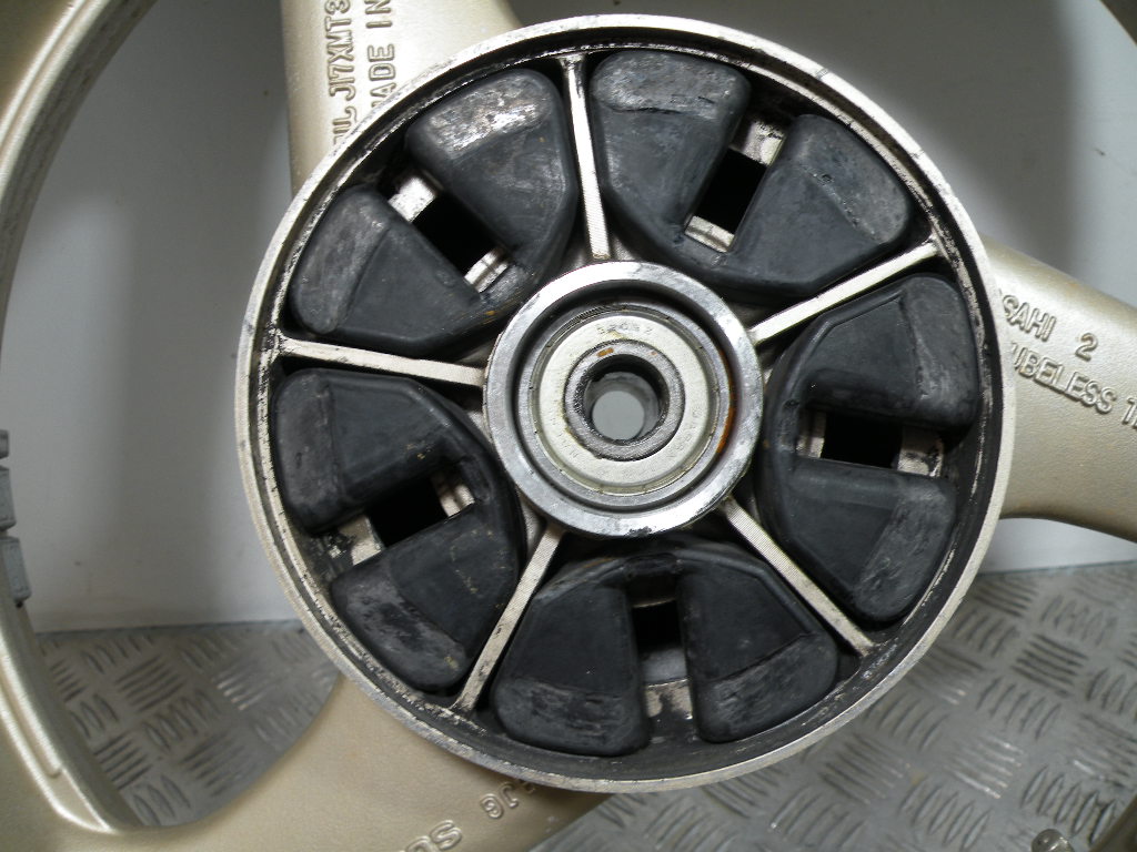 Roue arrière SUZUKI 750 GSXF 4t -1993-