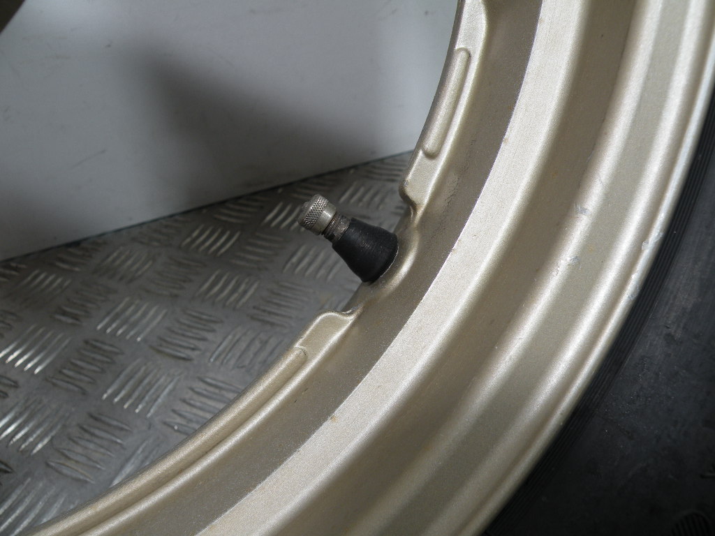 Roue arrière SUZUKI 750 GSXF 4t -1993-