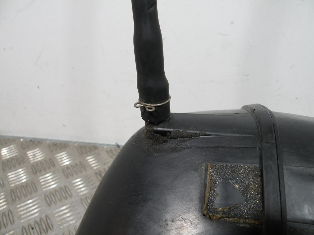 Boîte à air SUZUKI 750 GSXF 4t -1993-