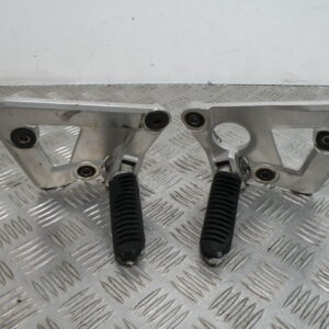 Platine repose pied avant SUZUKI 750 GSXF 4t -1993-