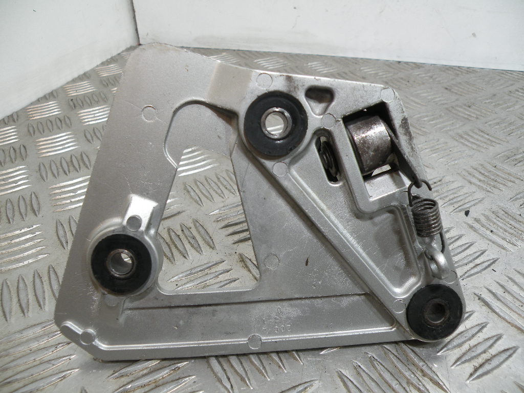 Platine repose pied avant SUZUKI 750 GSXF 4t -1993-
