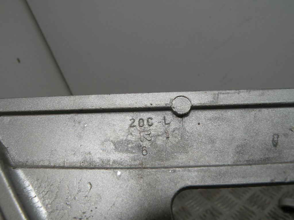 Platine repose pied avant SUZUKI 750 GSXF 4t -1993-