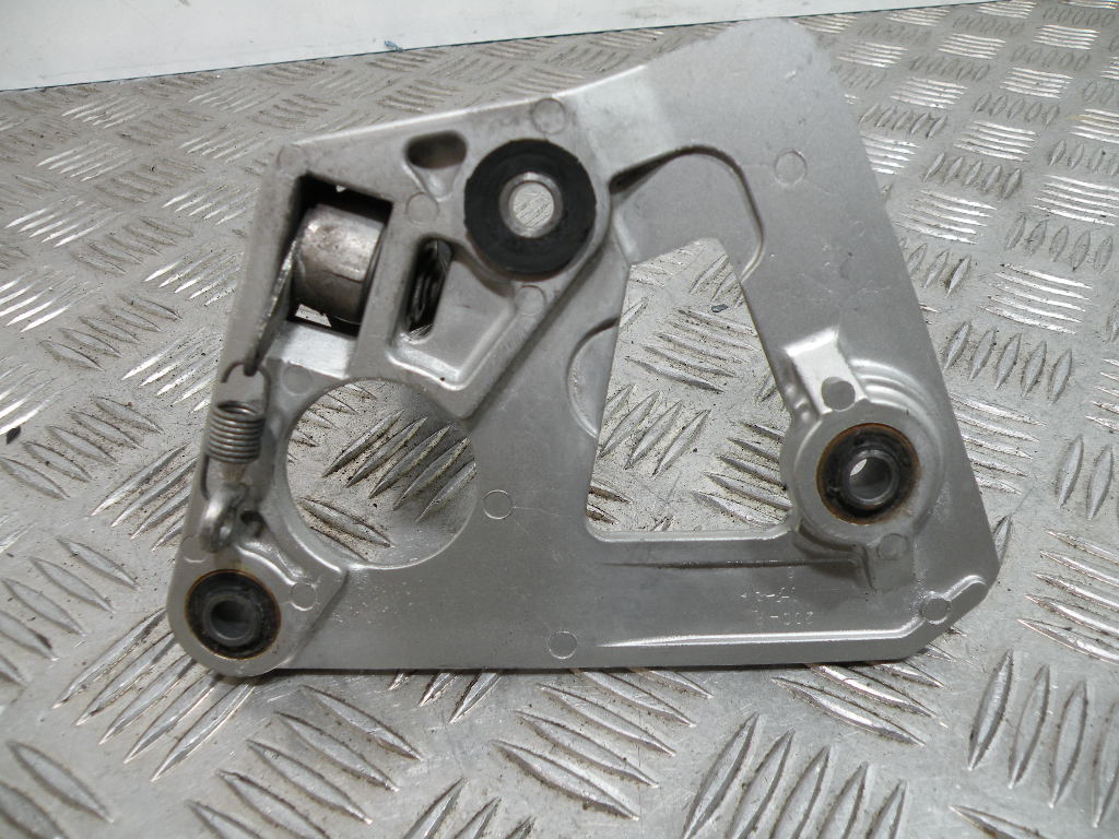 Platine repose pied avant SUZUKI 750 GSXF 4t -1993-