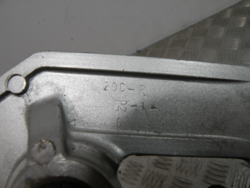 Platine repose pied avant SUZUKI 750 GSXF 4t -1993-