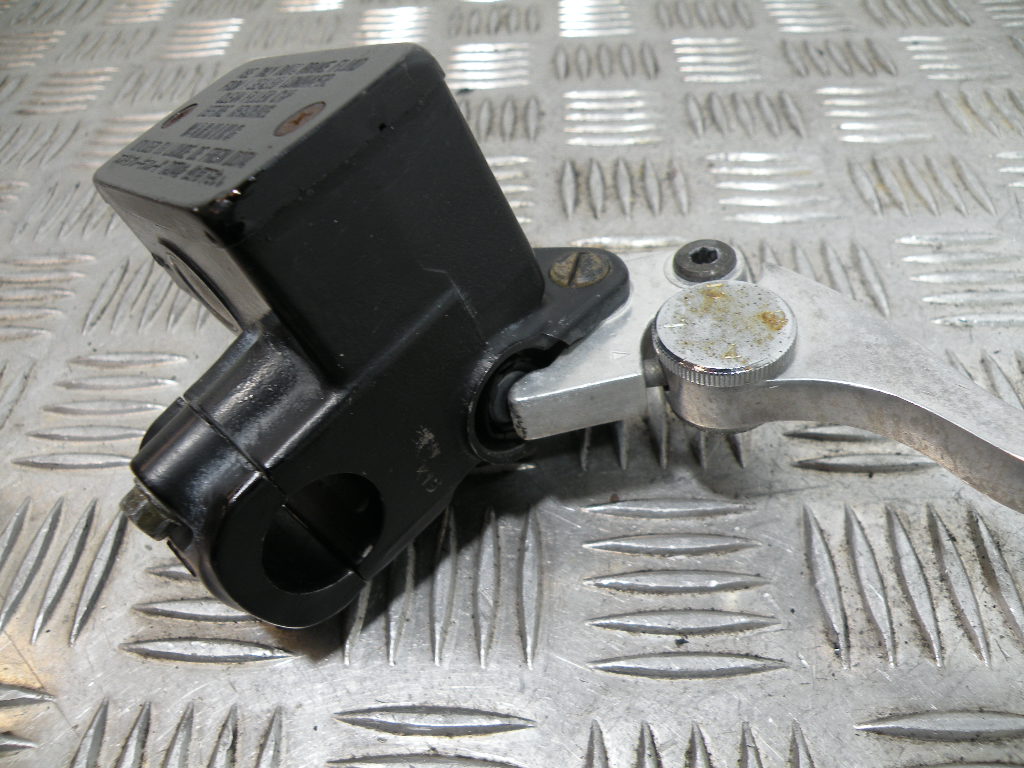 Maître cylindre de frein avant SUZUKI 750 GSXF 4t -1993-