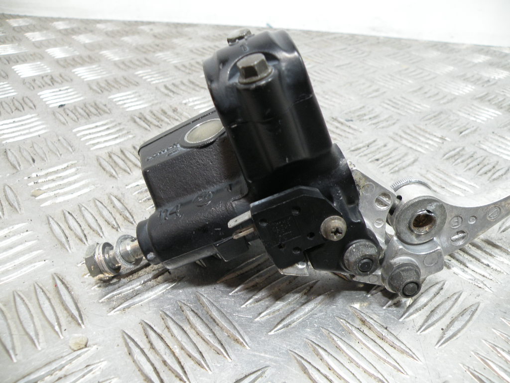 Maître cylindre de frein avant SUZUKI 750 GSXF 4t -1993-