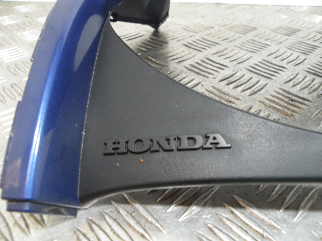 Carénage entourage de feu arrière HONDA 650 DEAUVILLE 4t -2003-