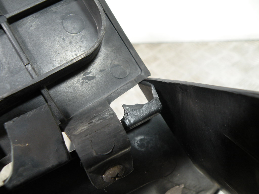 Cache latéral gauche HONDA 650 DEAUVILLE 4t -2003-