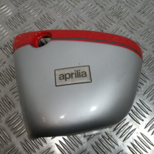 Cache sous selle gauche APRILIA 125 CLASSIC 2t -2003-