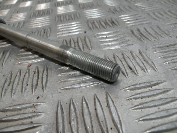 Axe de roue avant APRILIA 125 CLASSIC 2t -2003-