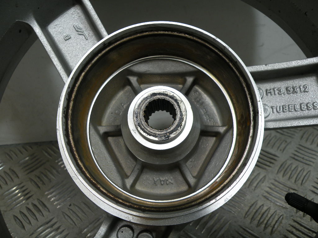 Roue arrière PEUGEOT 50 VIVACITY 2t -2013-